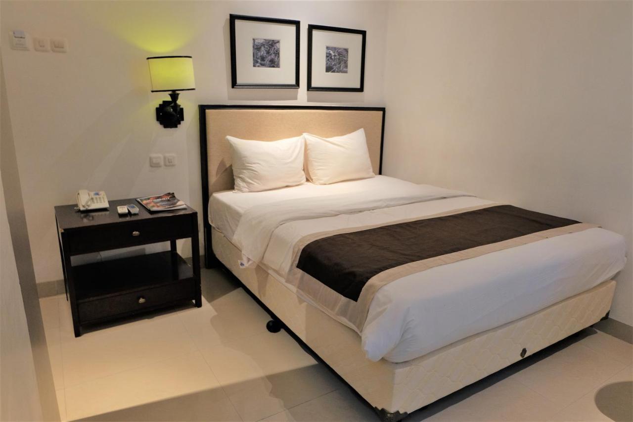 M Hotel Sorong Esterno foto