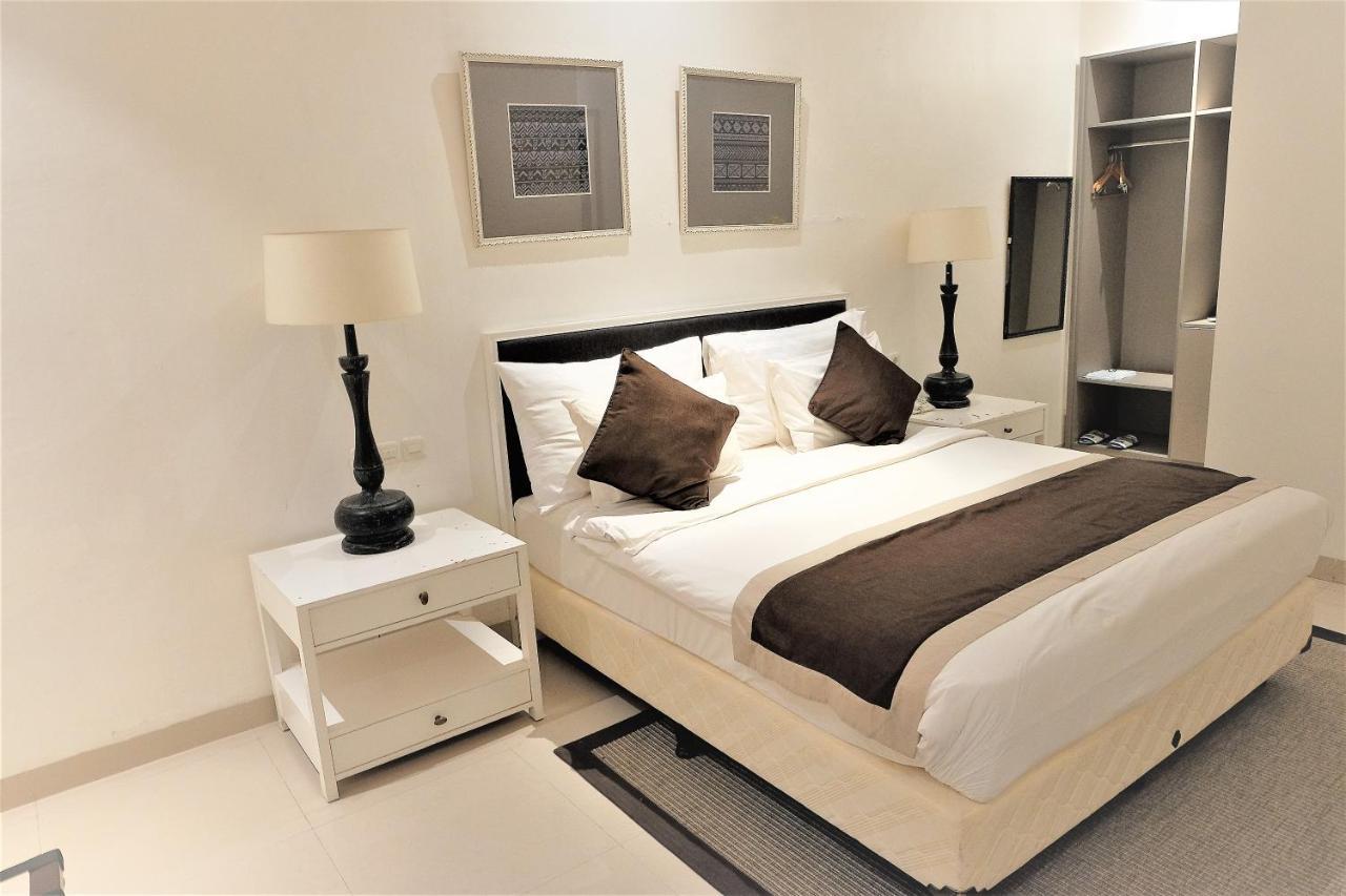 M Hotel Sorong Esterno foto
