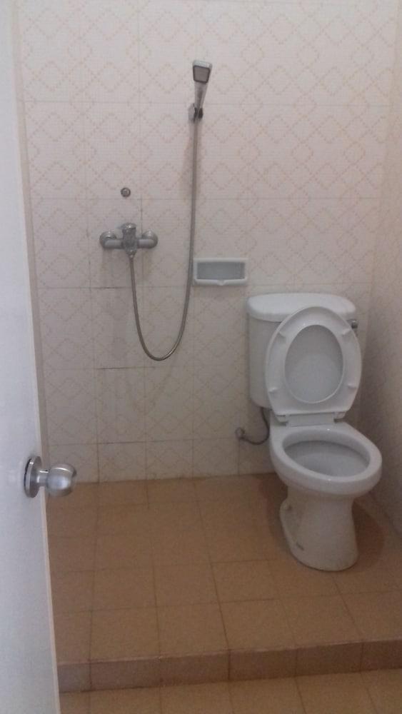 M Hotel Sorong Esterno foto