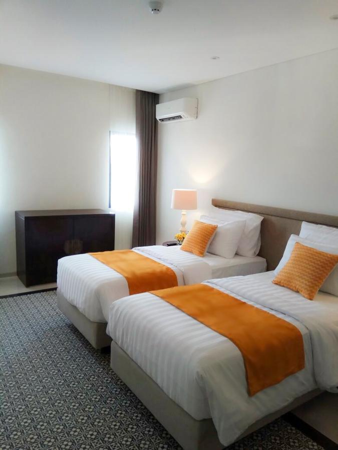 M Hotel Sorong Esterno foto
