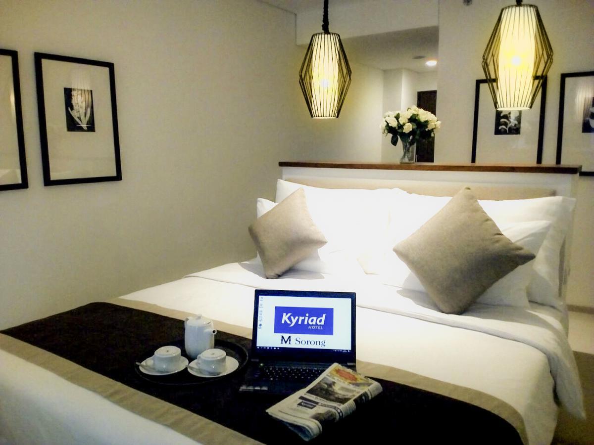 M Hotel Sorong Esterno foto
