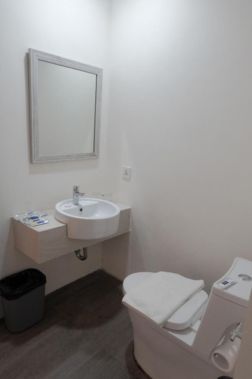 M Hotel Sorong Esterno foto