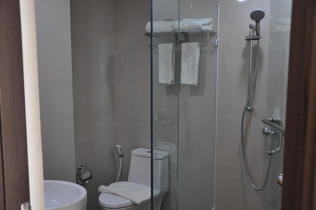 M Hotel Sorong Esterno foto