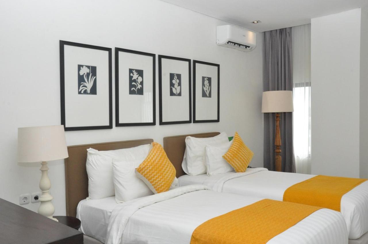 M Hotel Sorong Esterno foto