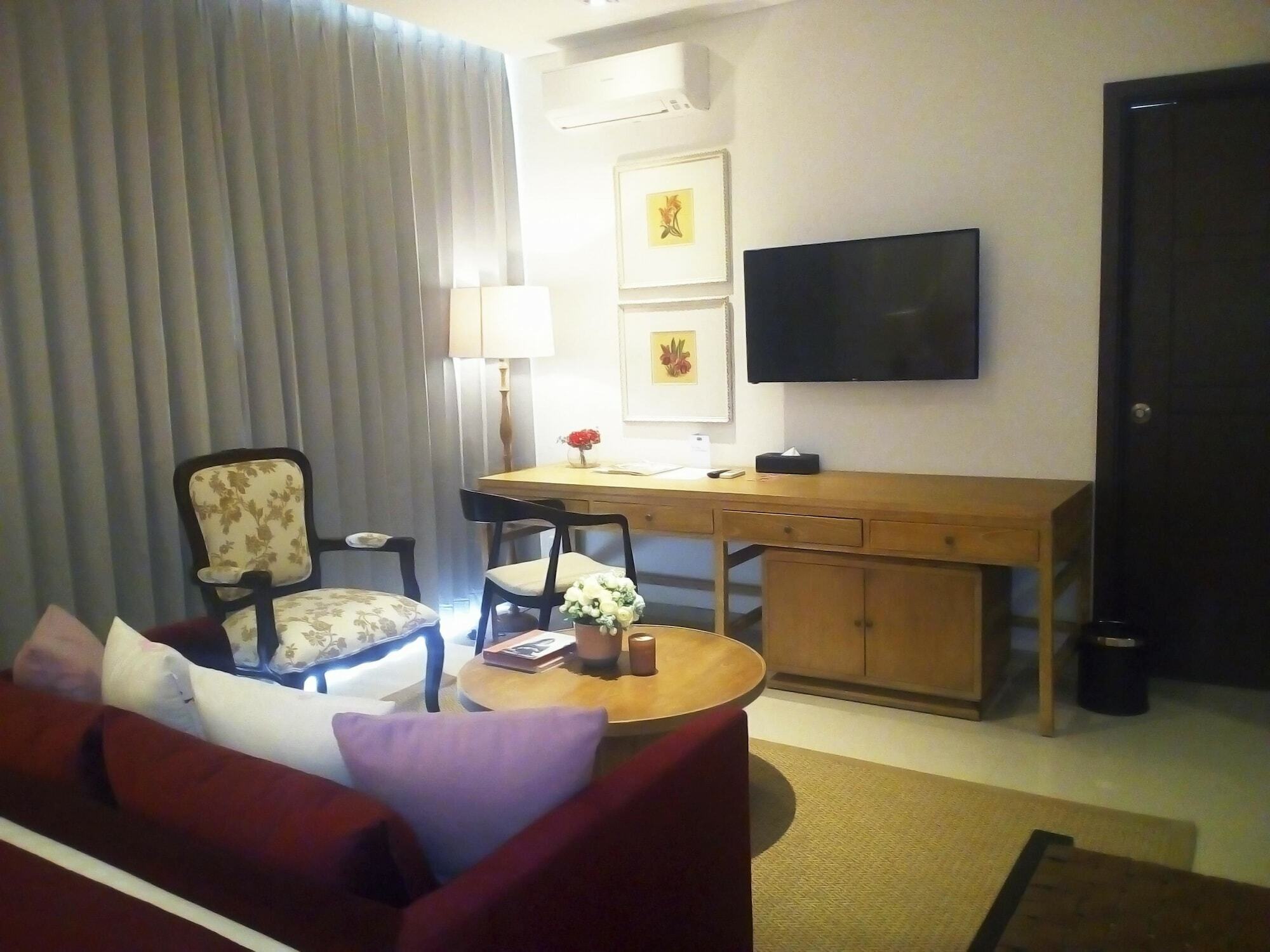 M Hotel Sorong Esterno foto