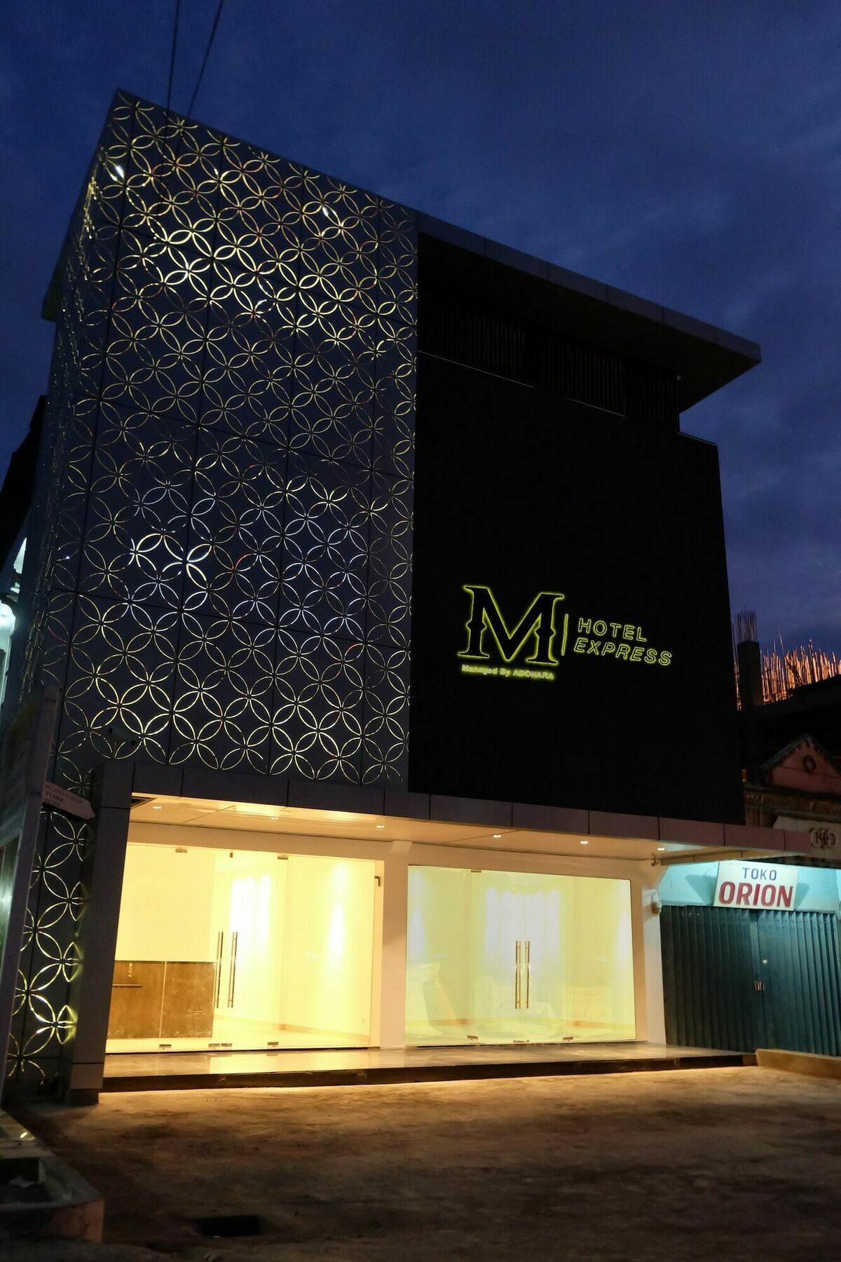 M Hotel Sorong Esterno foto