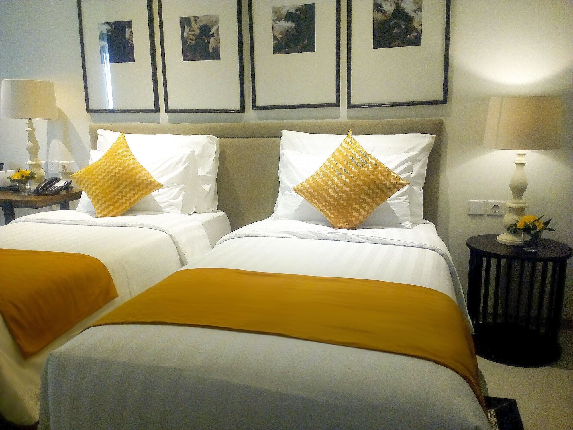 M Hotel Sorong Esterno foto