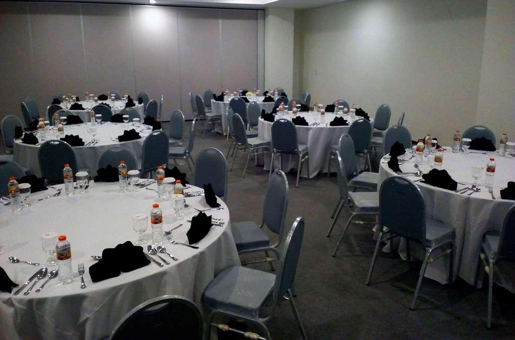 M Hotel Sorong Servizi foto