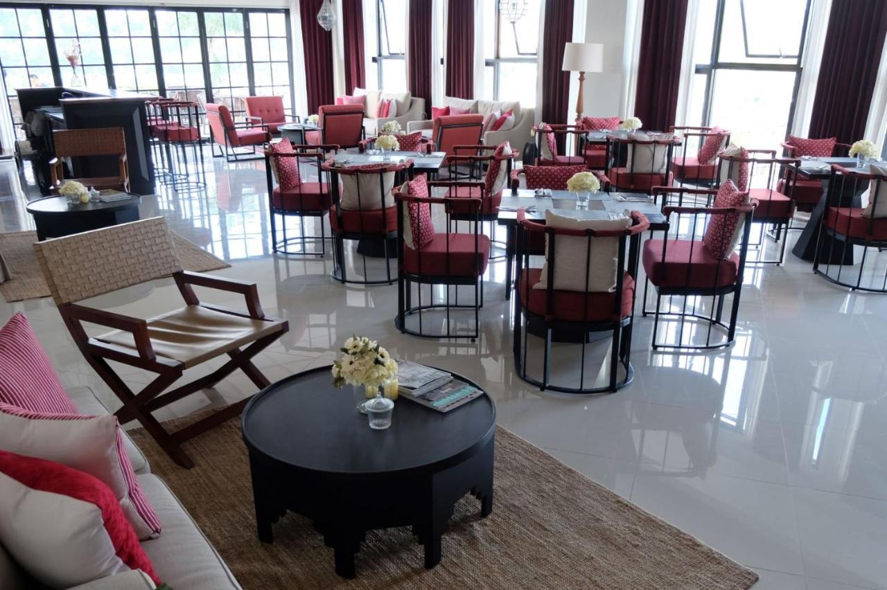 M Hotel Sorong Esterno foto